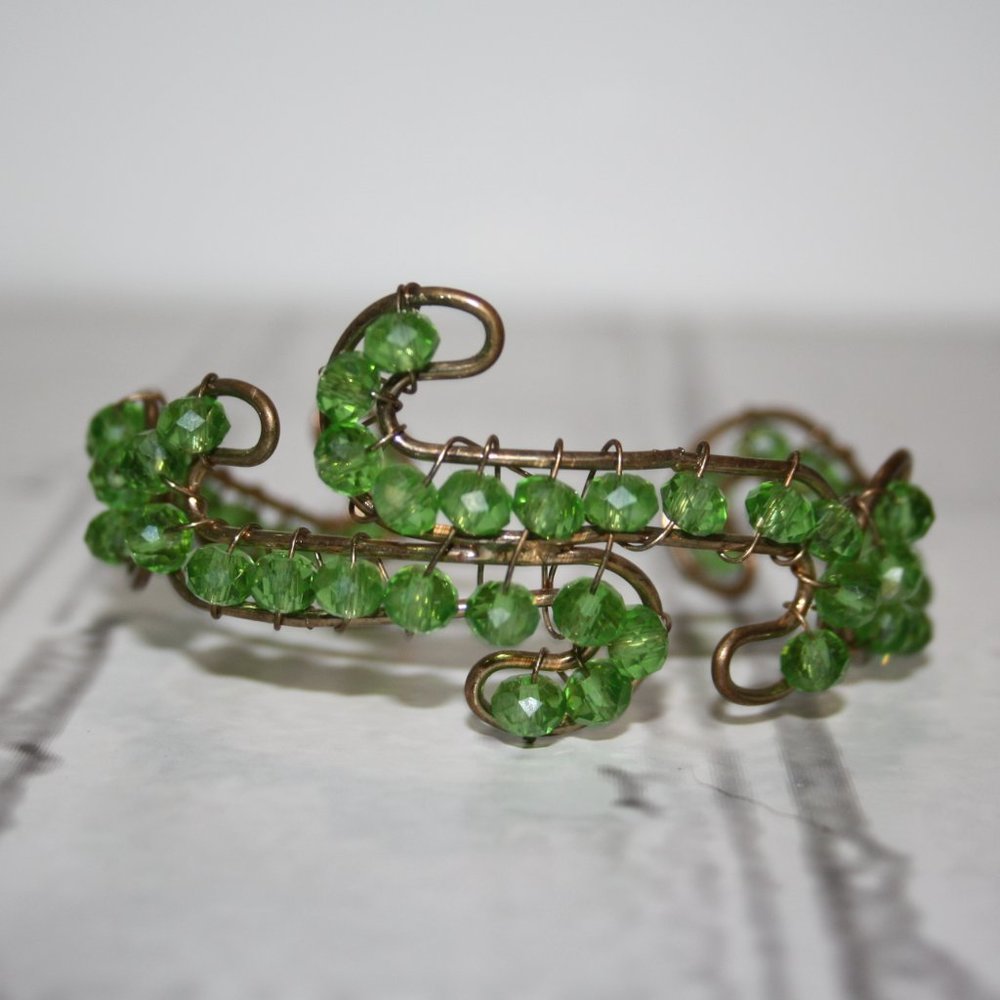 🌿💫 Gold + Green Bead Wire Cuff Bracelet (1.5" Tall) 💫🌿